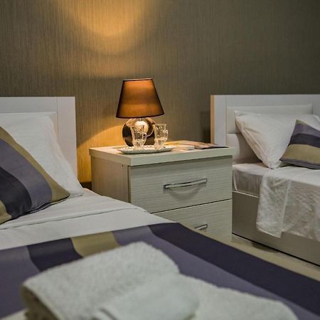 Twins Hotel Tbilisi ภายนอก รูปภาพ
