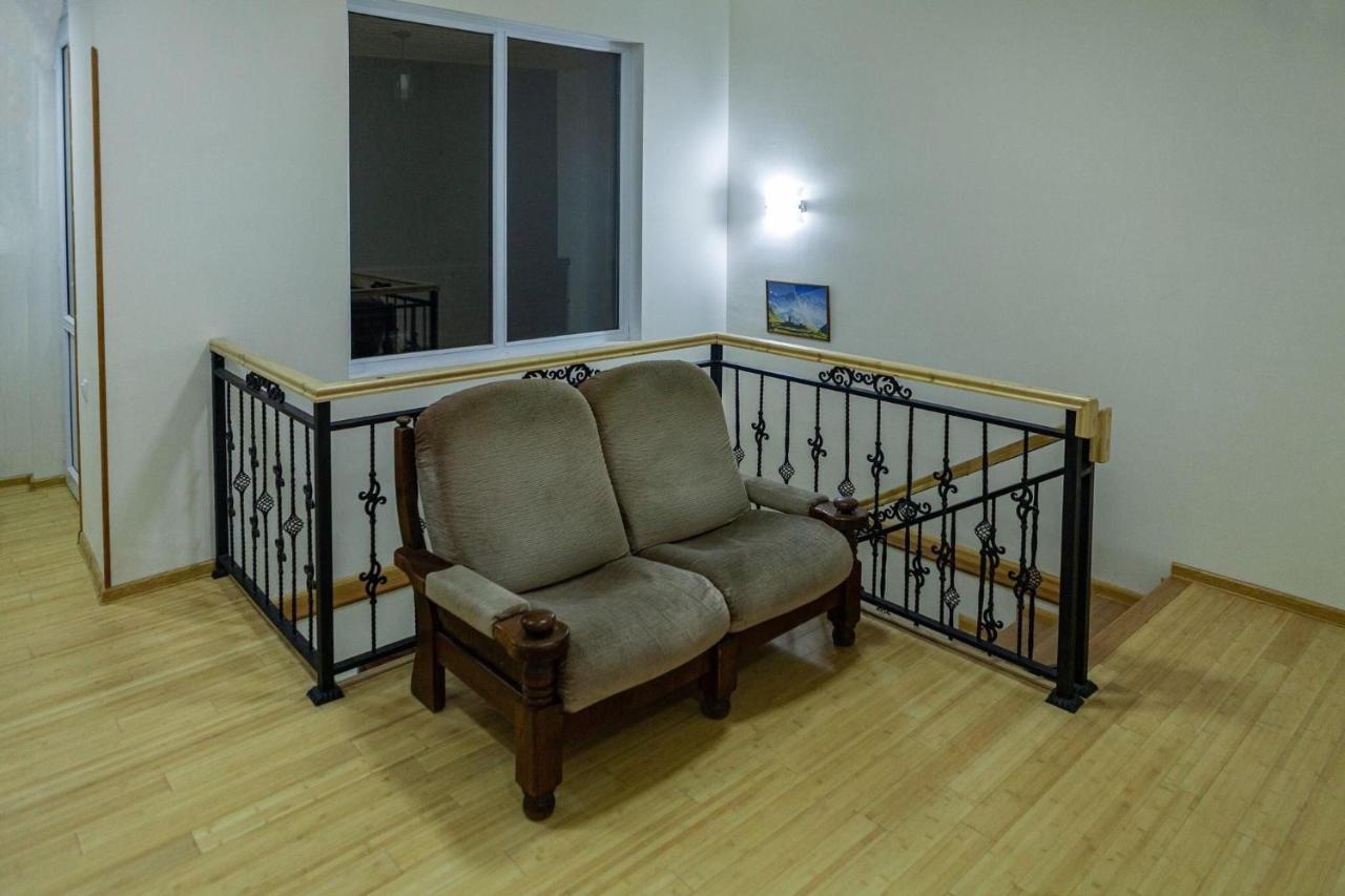 Twins Hotel Tbilisi ภายนอก รูปภาพ
