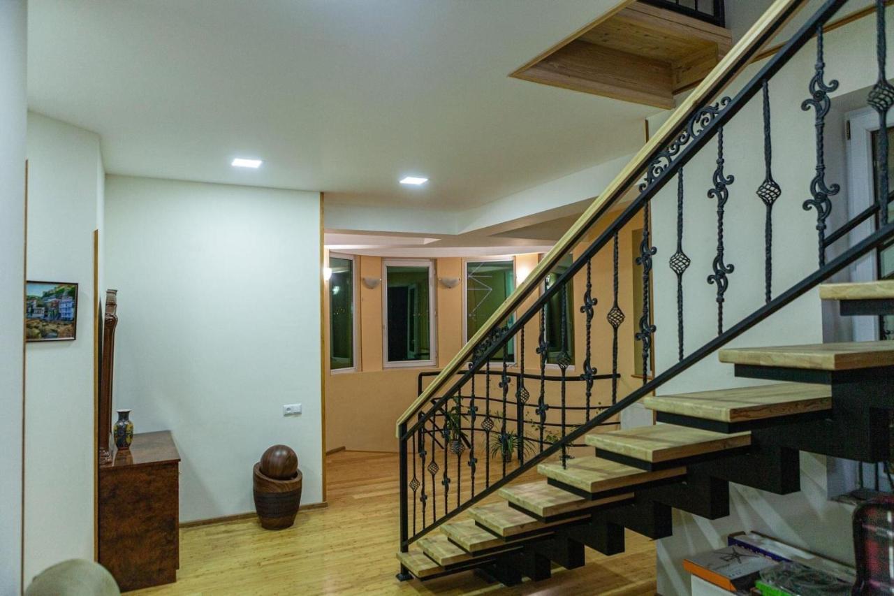 Twins Hotel Tbilisi ภายนอก รูปภาพ
